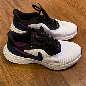 BRAND NEW Nike sneakers!!!